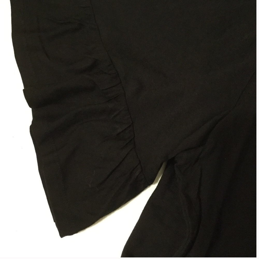 Black! Medium ruffled sleeve T. Slinky. - Picture 5 of 8